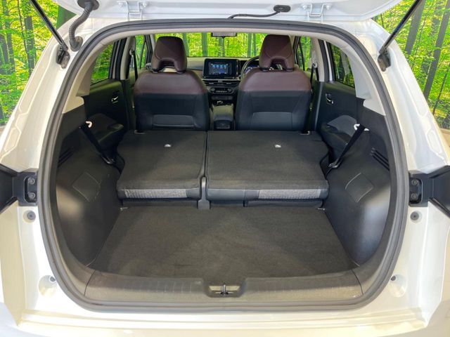 普段のお買い物や通勤、送迎等に十分な荷室スペースを確保しております。セカンドシートを倒すと、大きな荷物の積載も可能です♪