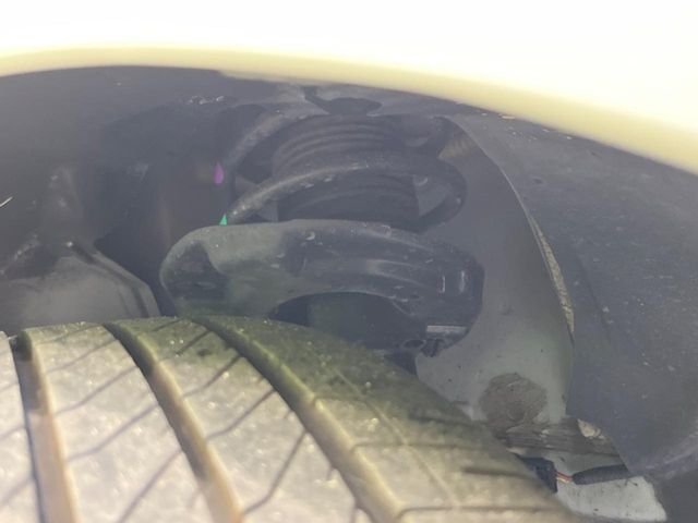 お車を安心してお乗りいただく為には、足回りの定期点検が欠かせません。サービスサポート（有償保証）では無料点検もご提供しており、安心のカーライフをお過ごしいただけるサポート体制が整っています。