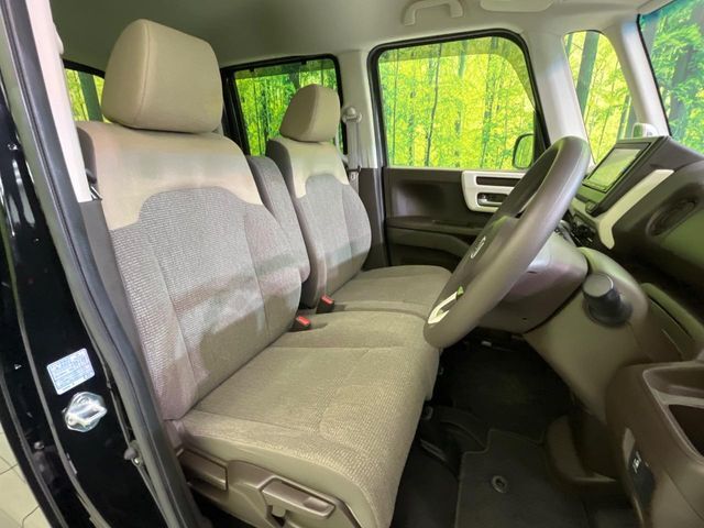 運転席シート廻りは使用感も少なく、良好な状態となっています。丁寧に使われていたことがよくわかりますね。