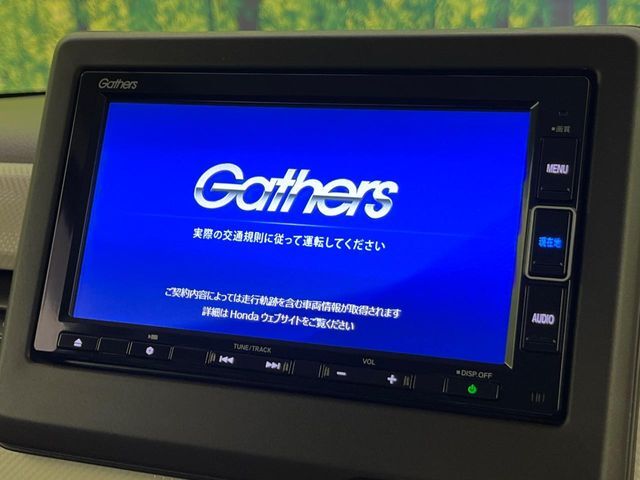 【純正ナビ】人気の純正ナビを装備しております。ナビの使いやすさはもちろん、オーディオ機能も充実！キャンプや旅行はもちろん、通勤や買い物など普段のドライブも楽しくなるはず♪