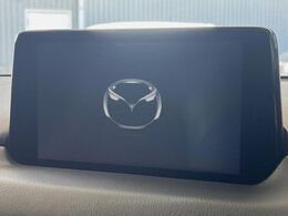 【マツダコネクトナビ】車内の雰囲気にマッチした一体型タイプのナビ。各種車輌設定やBluetooth再生等、様々な機能が楽しめます。直感的なダイヤル操作が可能で、使い勝手も良好です。