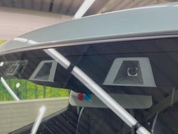【スズキ　セーフティサポート】走行中に前方の車両等を認識し、衝突しそうな時は警報とブレーキで衝突回避と被害軽減をアシスト。より安全にドライブをお楽しみいただけます。