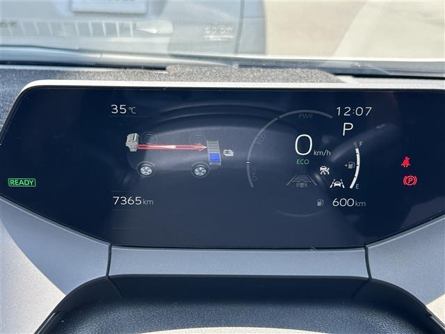 【スピードメーター】『スピードメーター』の画像になります。メーターがシンプルで見やすく運転しやすいですね！