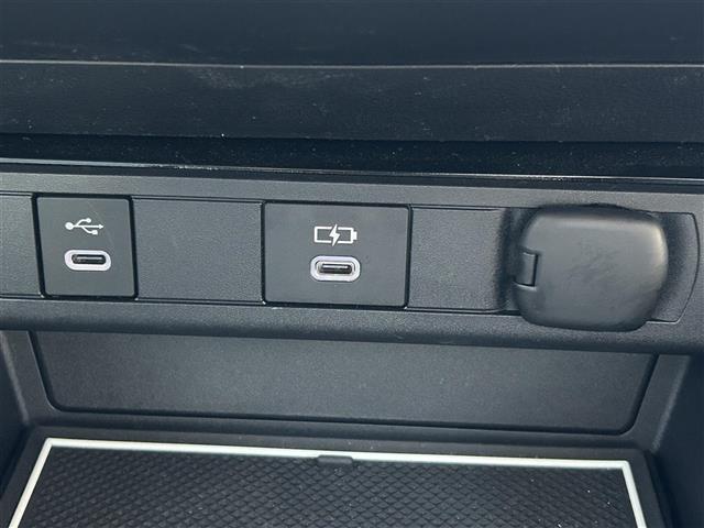 【運転席操作部】『運転席周辺の装備』の画像になります。快適なドライブを楽しむための機能が装備されています！運転席から触れるので使いやすいです！