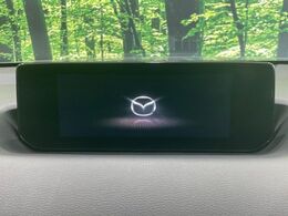 【メーカー純正ナビ】インテリアに溶け込むスタイリッシュな「専用設計」メーカーナビを装備♪視認性や操作性など基本性能にも優れ、より上質なカーライフをお楽しみいただけます。