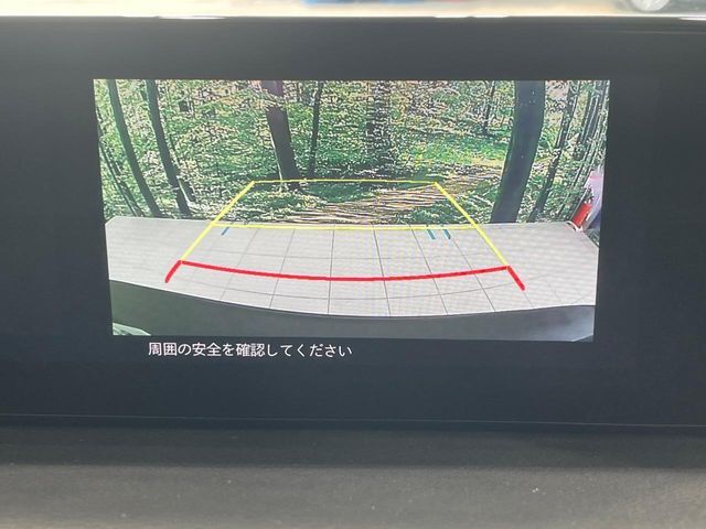 【バックカメラ】駐車時に後方がリアルタイム映像で確認できます。大型商業施設や立体駐車場での駐車時や、夜間のバック時に大活躍！運転スキルに関わらず、今や必須となった装備のひとつです！