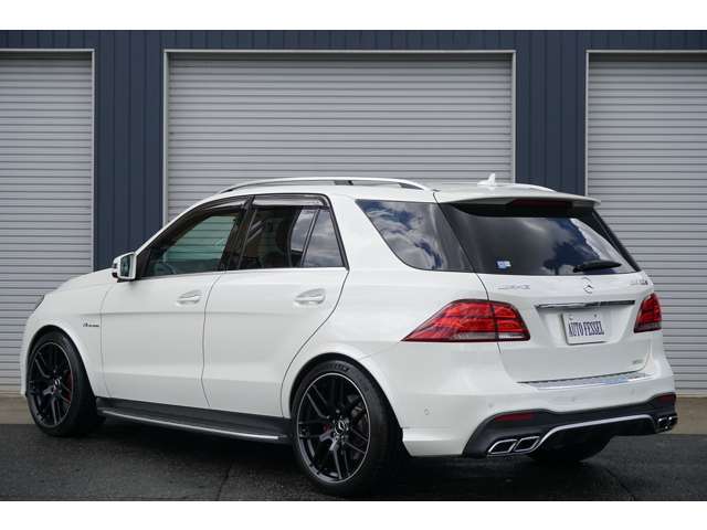 AMG　スタイリング（フロントスポイラー＆リアスカート）　AMGエキゾーストシステム　電動開閉トランク