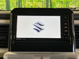 【純正ナビ】人気の純正ナビを装備しております。ナビの使いやすさはもちろん、オーディオ機能も充実！キャンプや旅行はもちろん、通勤や買い物など普段のドライブも楽しくなるはず♪