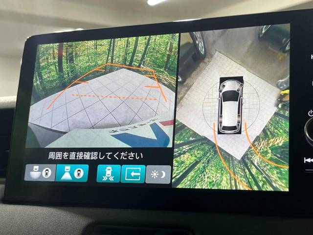 【マルチビューカメラシステム】専用のカメラにより、上から見下ろしたような視点で360度クルマの周囲を確認することができます☆死角部分も確認しやすく、狭い場所での切り返しや駐車もスムーズに行えます。