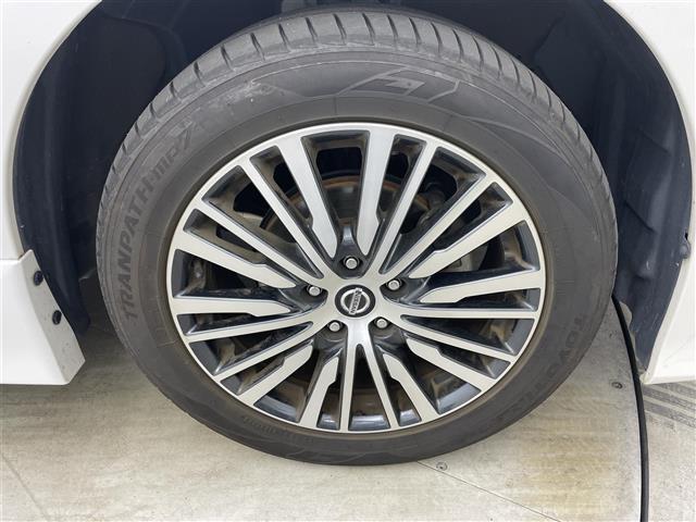 【純正18インチアルミホイール225/55/18】専用のアルミなので、お車のイメージにぴったり！！社外のアルミやスタッドレスタイヤも取り扱いございます！！ドレスアップもカスタマイズもお任せください！！