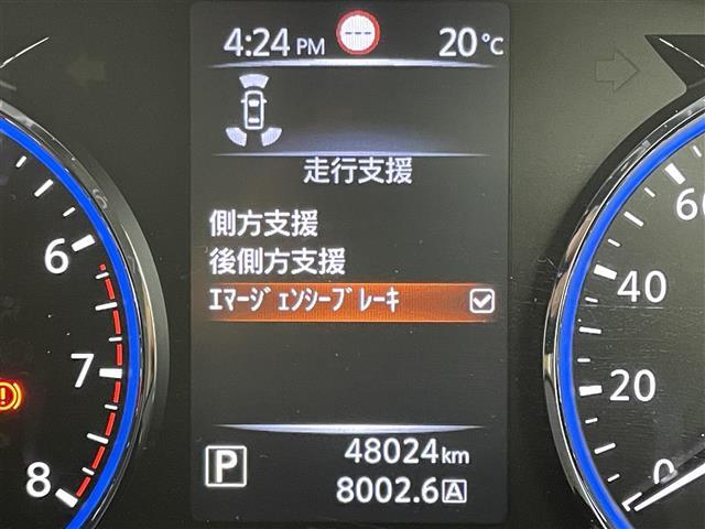 【衝突被害軽減ブレーキ】走行中に前方の車両と歩行者を認識。衝突の危険が高いと判断した場合に警報や緊急ブレーキで衝突回避や衝突時の被害を軽減。前後の踏み間違いによる誤発進も抑制します。