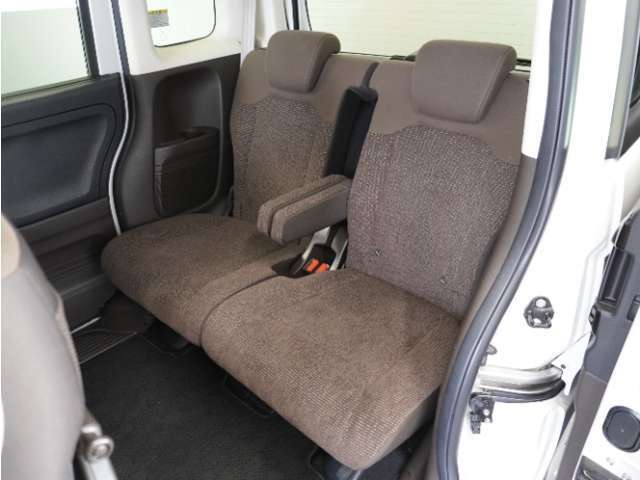 家族やご友人とBBQに行くとき、楽しさは道中の車内から始まっています！このベンチシートに座って、みんなで和気あいあい盛り上がりましょう！