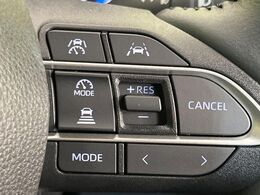 【レーダークルーズコントロール】高速道路での長距離走行が楽に！！自動で速度を保つクルーズコントロールが、衝突軽減システムと連携し、前方の車両を感知して車間を保つように速度調節してくれます！！