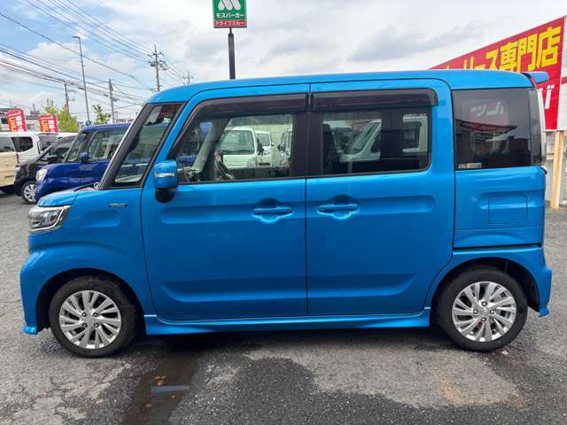 外装左側の画像です。当店は山陽自動車道・宇部インターより、国道490号線を宇部市街方面へ約10分直進。西梶返交差点そばにございます。