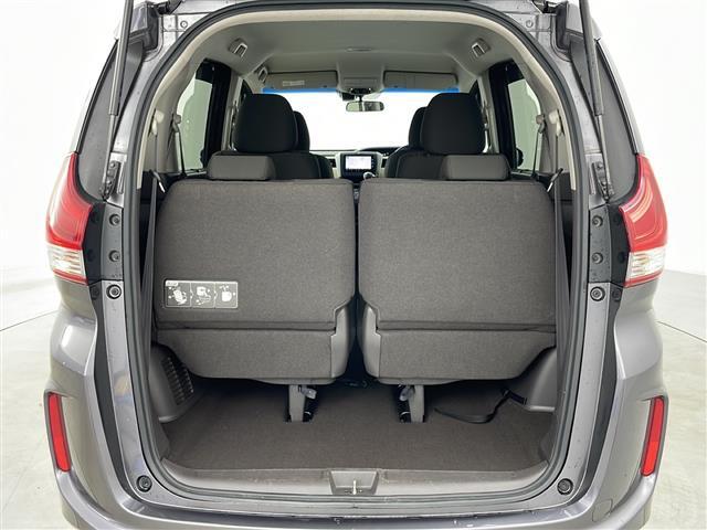 【トランク】積み込みやすくて、たっぷり積める荷室です。シートアレンジできるものは、乗車人数と荷物の量や大きさによってシートを動かすことができるので、より快適なドライブが可能です！