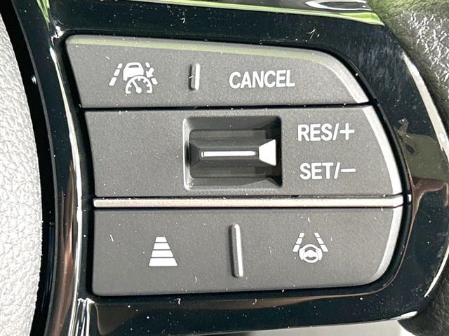 【アダプティブクルーズコントロール】高速道路での長距離走行が楽に！！自動で速度を保つクルーズコントロールが、衝突軽減システムと連携し、前方の車両を感知して車間を保つように速度調節してくれます！！