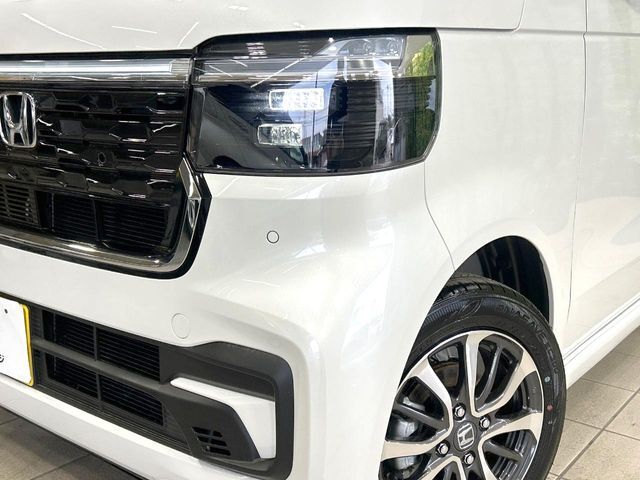 【LEDヘッドライト】悪天候や夜間走行時も良好な視界を確保し安心して運転できる高輝度LEDヘッドライトを装備！点灯速度が早く、消費電力も抑えられています。