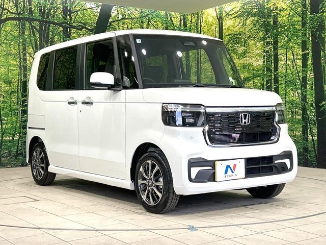 大好評のボディコーティング「弾スプラッシュコート」もご納車までに施工可能。通常のガラスコートと異なる、耐久年数6年の無機質ガラスコーティングが、ボディをキレイな状態に保ってくれます。