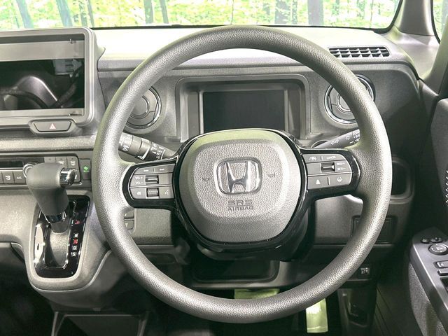 ステアリングも使用感が少なく、きれいな状態となっております♪