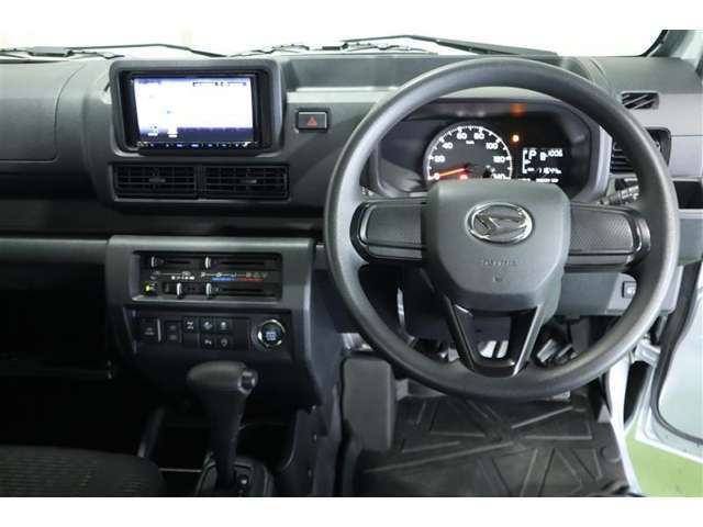 スッキリした運転席まわりで、快適ドライブが楽しめます！