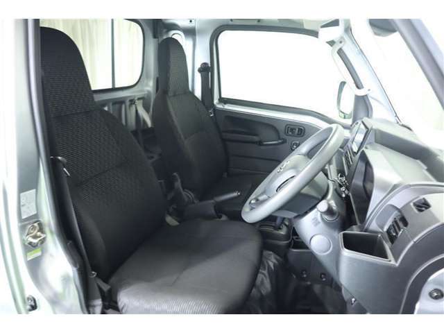 見通しのよいすっきりとした視界で、誰でも運転しやすいです。