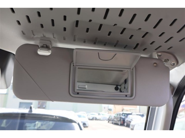 急いで外出！！そんな時でも降車前にササっと身だしなみをチェック！あると便利な装備品です。