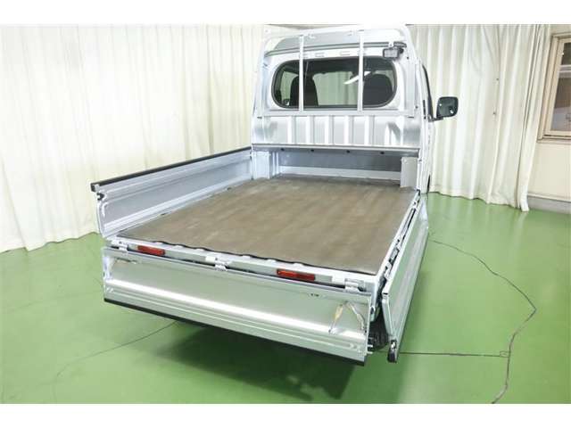 大きなものや長さのある荷物もしっかりと積み込めます。