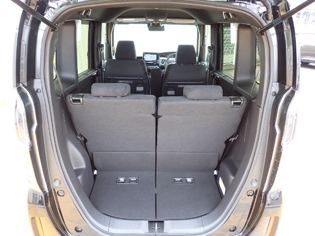 ◆定員乗車時のカーゴルームです。普段のお買い物の荷物やたくさんの収納が可能です。