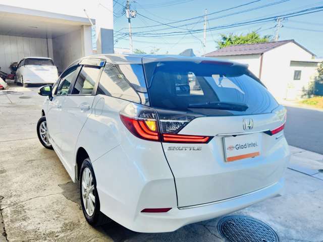 入庫時に全車ポリッシャーを使い、外装の磨き施工を行い、小キズ・水垢を落とします！納車前には、展示中に付いた汚れを落とし、ボディコーティングをしてボディの艶出し・保護を致します！仕上がりにご期待下さい！