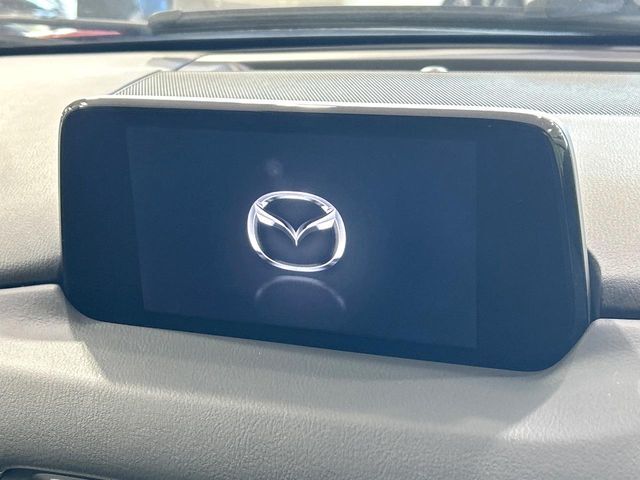 【マツダコネクトナビ】車内の雰囲気にマッチした一体型タイプのナビ。各種車輌設定やBluetooth再生等、様々な機能が楽しめます。直感的なダイヤル操作が可能で、使い勝手も良好です。