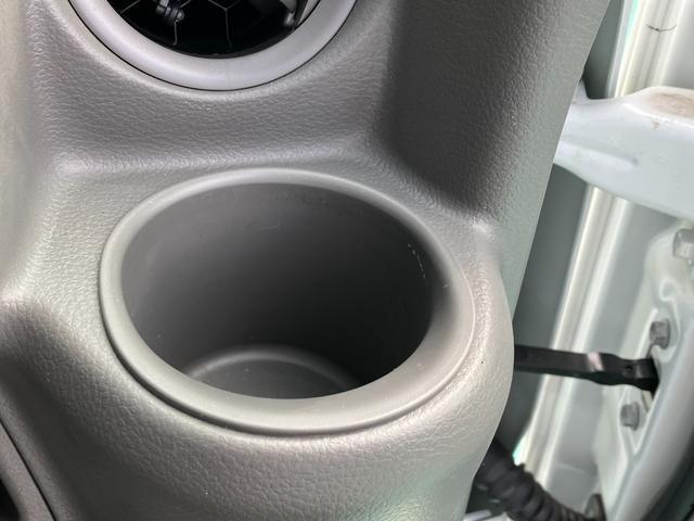 運転席側ドリンクホルダーです！