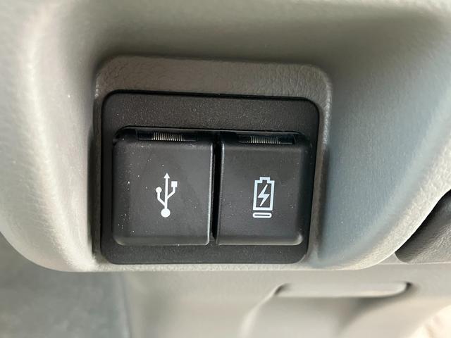 モバイル充電ポート、USBポート装備です！