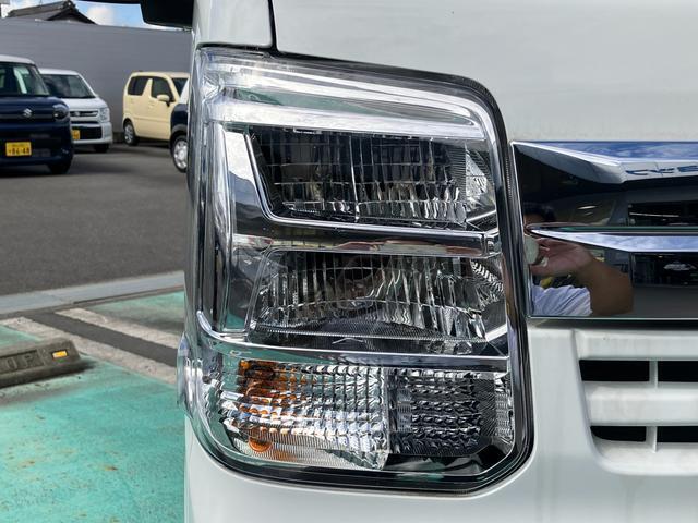 ヘッドライト右側です！