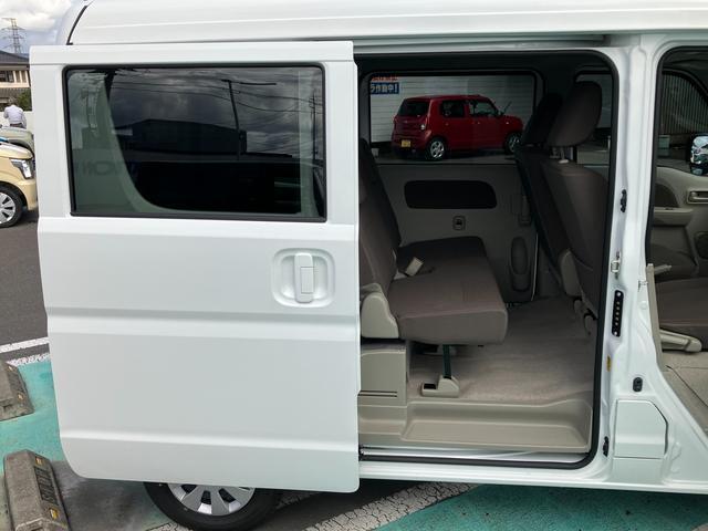 リヤは手動のスライドドアです！