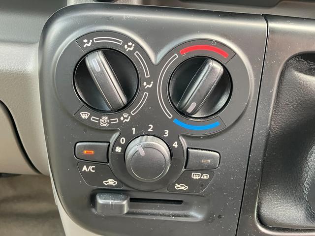 マニュアルエアコン装備です！