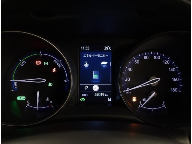 とっても見やすいメーターです。夜間時はラグジュアリーな気分にさせてくれる照明が魅力ですので、夜のドライブも楽しみになりますよ♪