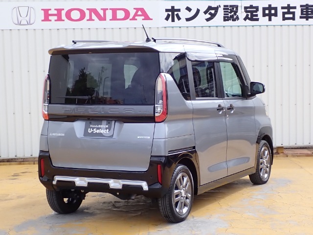 ◆リアは【プライバシーガラス】となっております。プライバシーの確保と見た目の良さはもちろんの事、太陽光を防ぐのでエアコンの効きも良くなります。エアコンの効きが良くなるので、燃費の向上にもつながります。