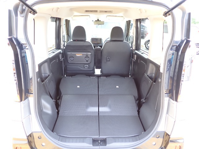 ◆後部座席を両方倒せば驚きの広さに！大きな荷物が積めます！