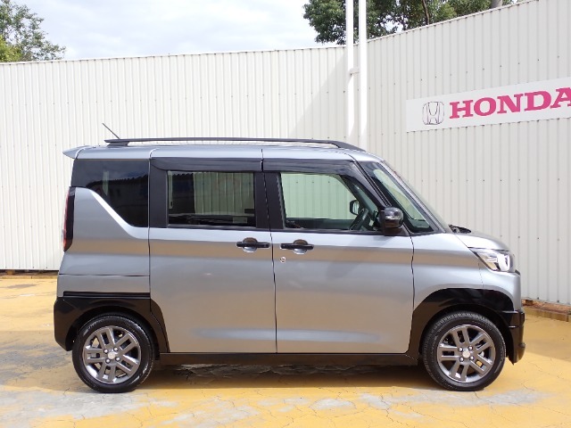 ◆【両側パワースライドドア】が装備されています。挟み込み防止装置により、お子さまの乗り降りも安心です。車外車内のドアハンドルからはもちろん、運転席スイッチやリモコンキーからも開閉操作が可能で便利です。