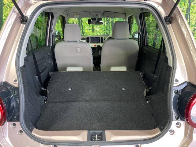 普段のお買い物や通勤、送迎等に十分な荷室スペースを確保しております。セカンドシートを倒すと、大きな荷物の積載も可能です♪
