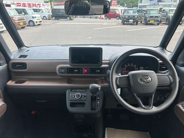 届出済未使用車を一人でも多くの方に提供できるよう専門スタッフがしっかりと説明し、相談にのらせていただきます。