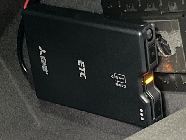 【ETC】高速道路の料金所をストレスなく通過！話題のスポットやサービスエリアに多い「スマートIC」利用時は必須のアイテムです。当店でセットアップを実施、ご納車当日からすぐにご利用いただけます！