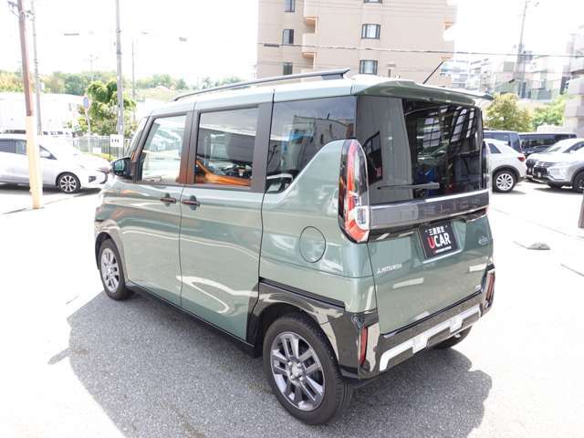 便利なオートスライドドア！隣の車との間隔が狭い駐車場でも安心してドアの開閉が出来ます！