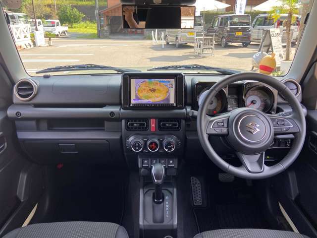 スズキアリーナ薩摩です。当社は創業以来地域に根付いた販売や整備を行ってきております。これからも変わらず地域の足を支える企業として感謝と技術を継承していきます。最長3年の安心保証もございます。