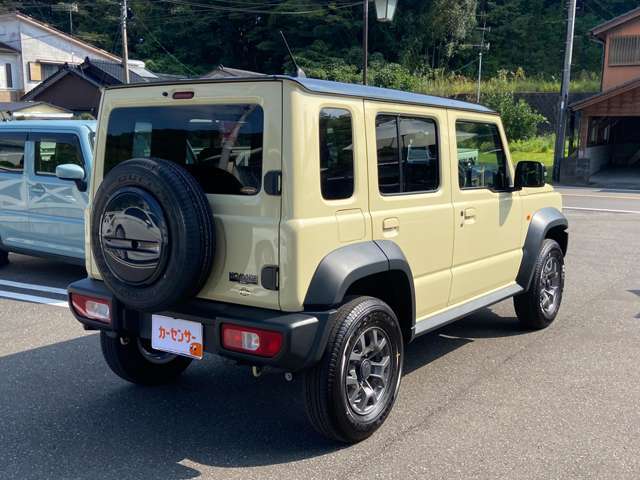 指定工場を完備しておりお客様の飛び込み整備や定期点検など常時工場は稼働中。お気軽にお立ち寄りくださいね。飛び込みのお客様にも充分な対応が可能です。最長3年の安心保証もございます。