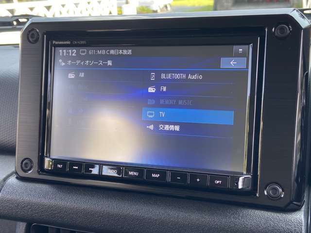 指定工場を完備しておりお客様の飛び込み整備や定期点検など常時工場は稼働中。お気軽にお立ち寄りくださいね。飛び込みのお客様にも充分な対応が可能です。最長3年の安心保証もございます。