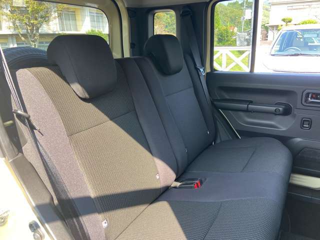 当社には常時20台以上の中古車と5台以上の新車を展示しております。触って見比べてそして相談してぴったりの車を探しましょう。各種新車カタログも常備、比較もお見積りもすぐにご準備できます。