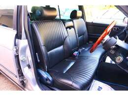 前ユーザー様がかなり高額な本革に張替されています☆これだけでもかなり価値有りますよ♪♪張替専門業者様で張替されていますのでとても綺麗ですよ☆