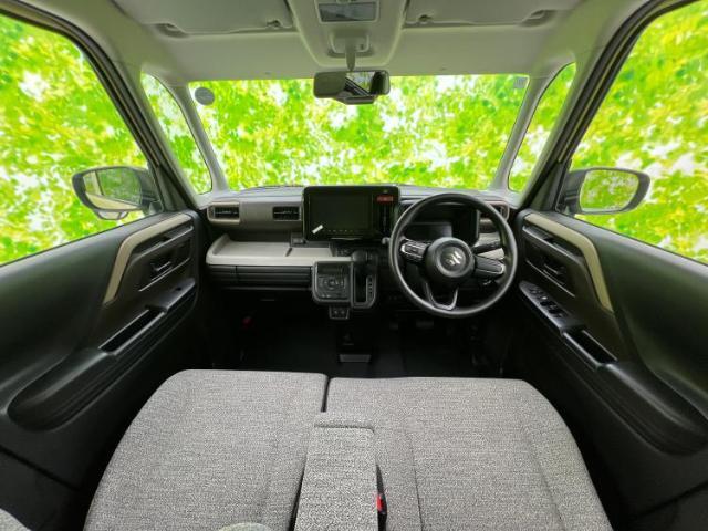 WECARSの展示場では実際に見て、触ってお車をお選びいただけます！知識の豊富な営業スタッフが様々なカーライフをご提案いたします！