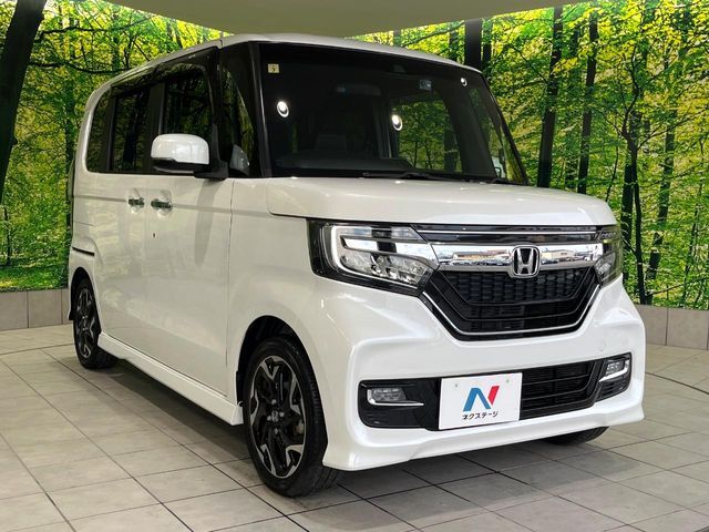 大好評のボディコーティング「弾スプラッシュコート」もご納車までに施工可能。通常のガラスコートと異なる、耐久年数6年の無機質ガラスコーティングが、ボディをキレイな状態に保ってくれます。